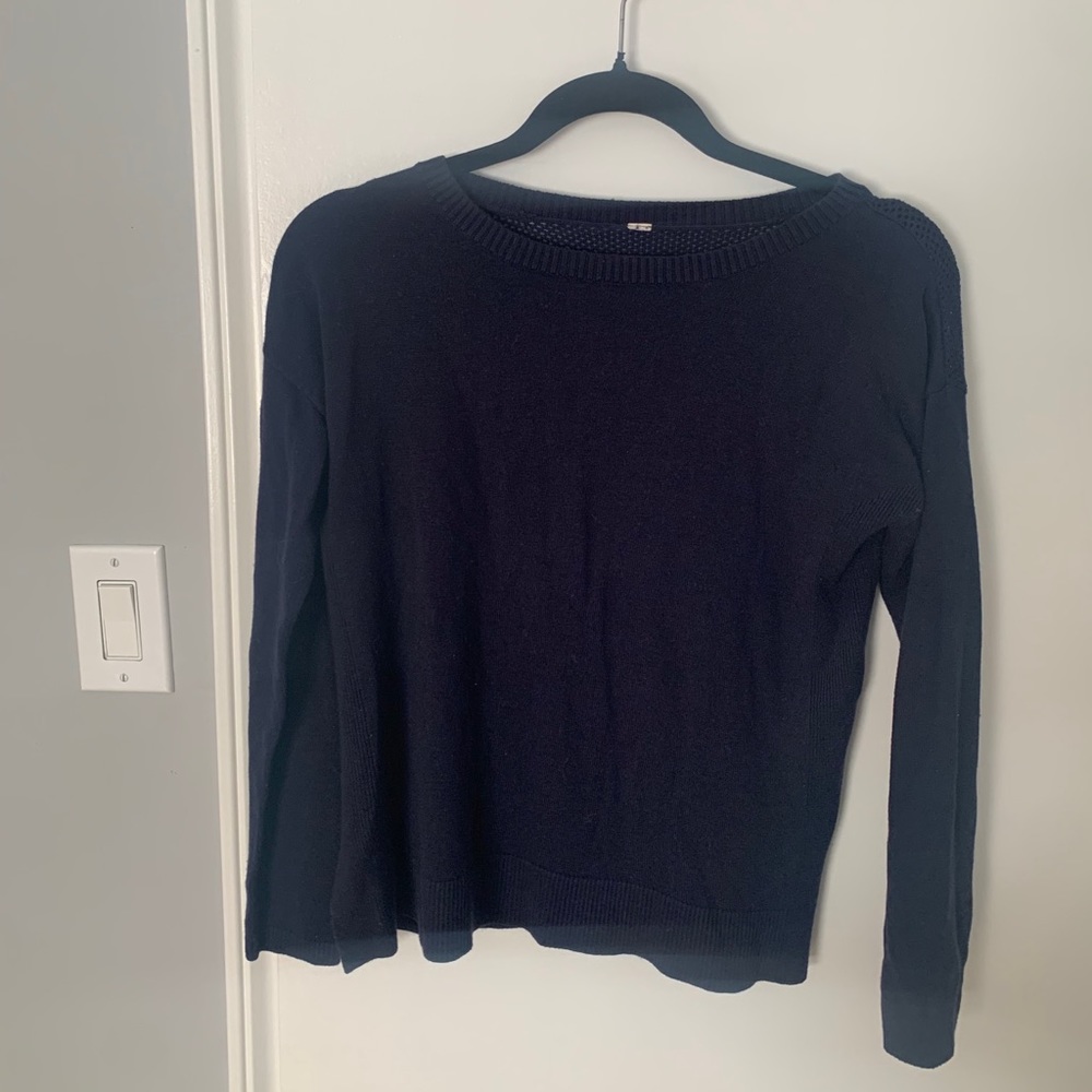 Navy lululemon long sleeve w mesh panelling back